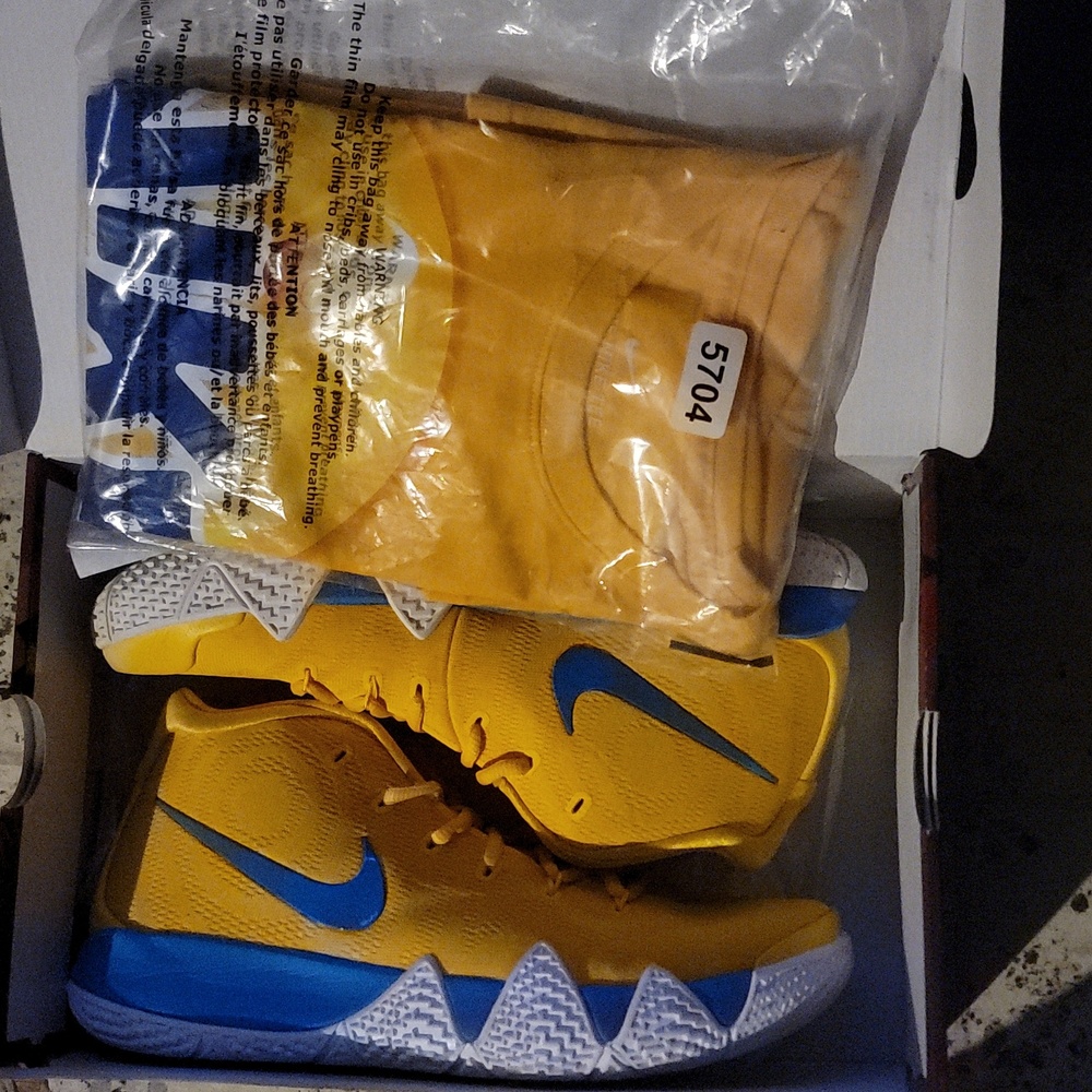 Nike - Kyrie 4 - "Kix Cereal" Size: 10.5 W/ Tshirt